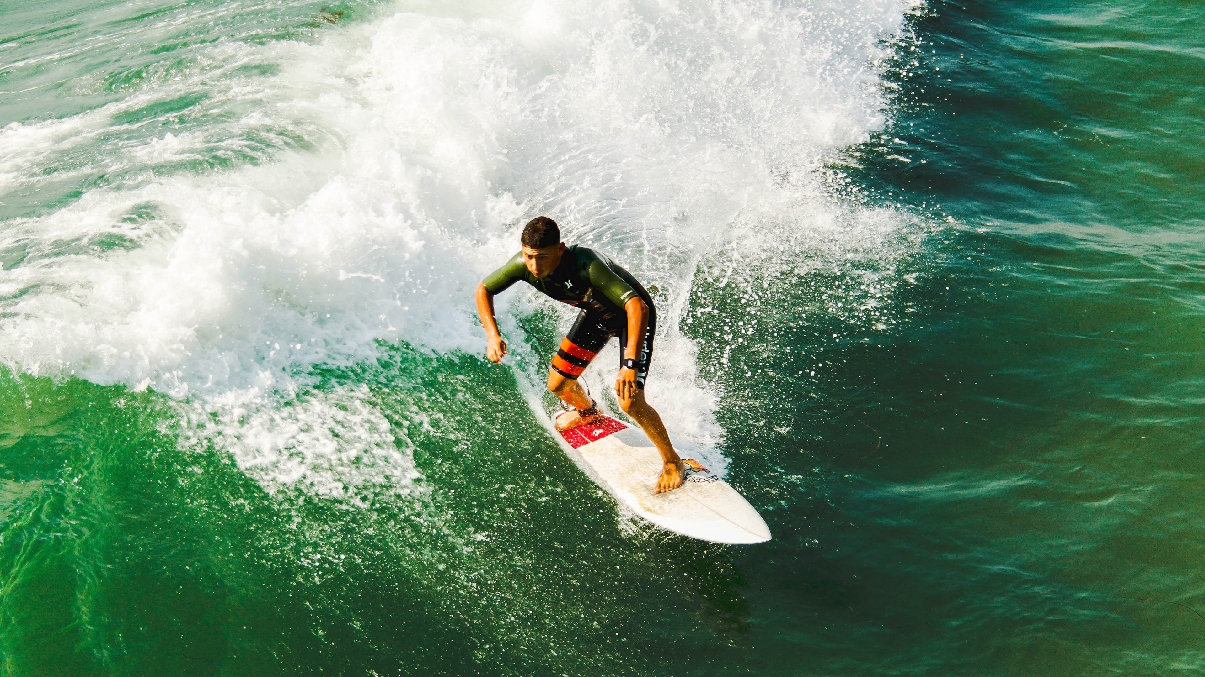 全国卡丁车锦标赛 少年车手上演轮对轮激烈缠斗